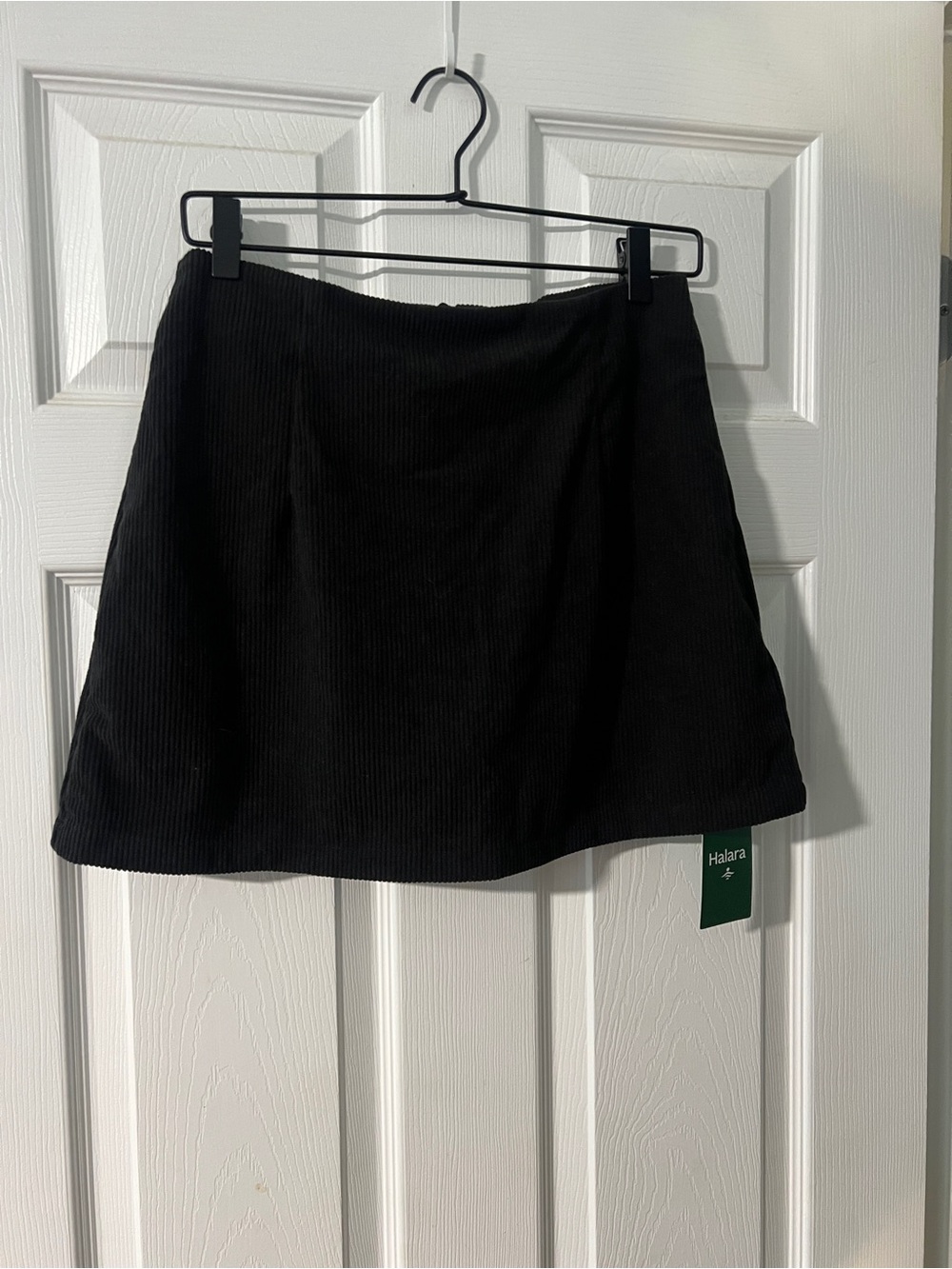 HALARA NWT skort